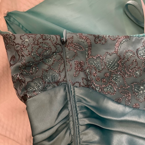 Morgan & Co Juniors SIZE 7/8 strapless FORMAL Dress - Picture 3 of 10